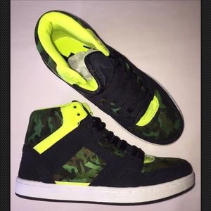 Deena & Ozzy Camo High-Top Sneakers Shoes Size 7